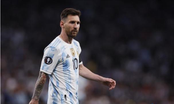 法国77岁老人坠落40米深山谷,靠红酒撑